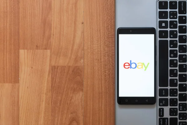 EBay smartphone ekranında