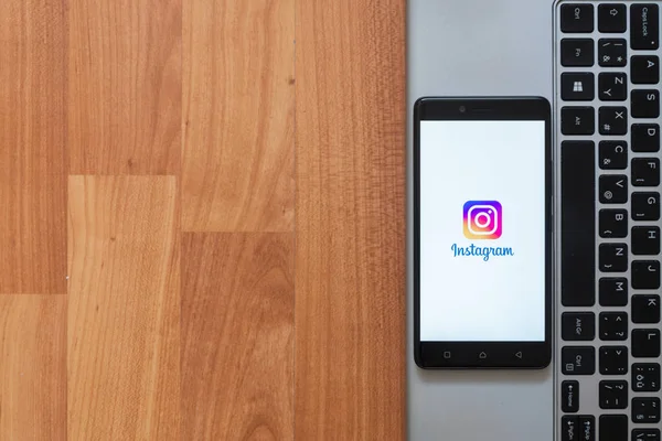 Instagram on smartphone screen — Stock Photo, Image