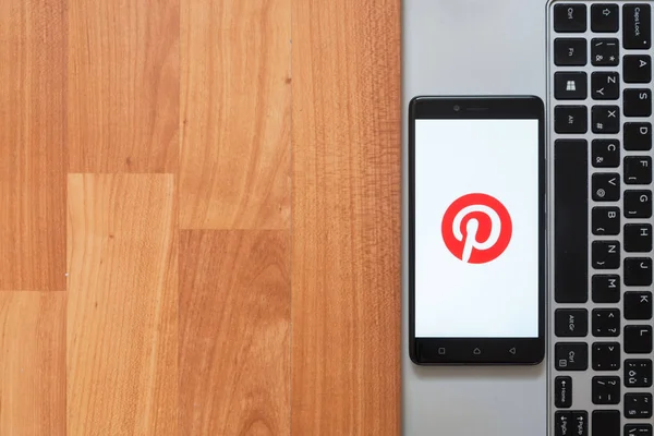 Pinterest akıllı telefon ekranında