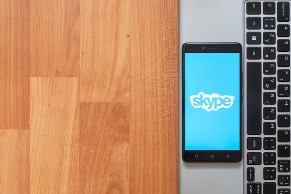 Skype en la pantalla del smartphone — Foto de Stock