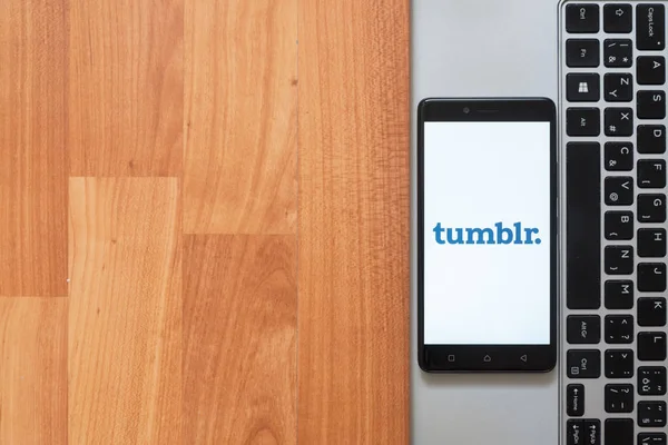 Tumblr auf Smartphone-Bildschirm — Stockfoto