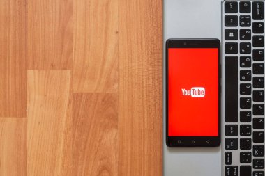 YouTube smartphone ekranında