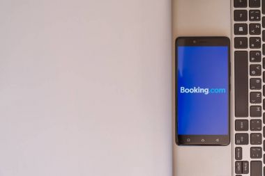 Booking.com logo smartphone cep telefonu ile