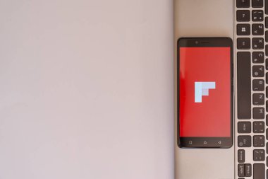 Flipboard logo smartphone cep telefonu ile