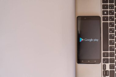 Google oyun deposu logosu smartphone cep telefonu ile