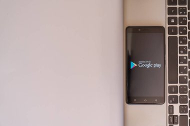 Google oyun deposu logosu smartphone cep telefonu ile