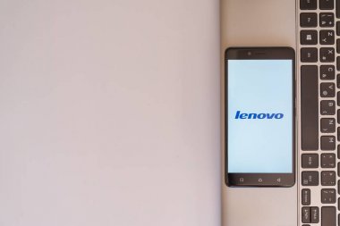 Lenovo logo smartphone cep telefonu ile