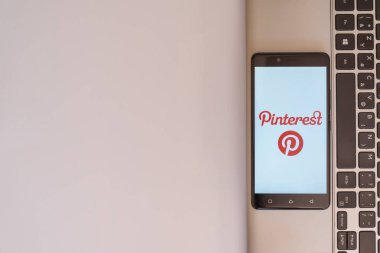 Pinterest logo smartphone cep telefonu ile