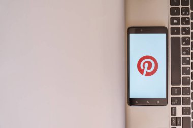 Pinterest logo smartphone cep telefonu ile