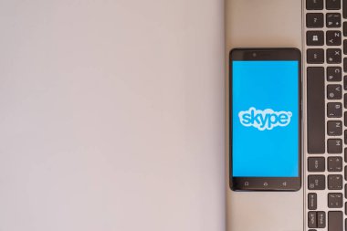 Skype logo smartphone cep telefonu ile