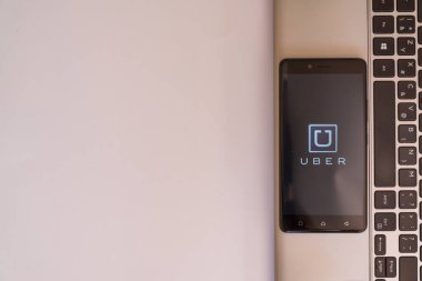 Uber logo smartphone cep telefonu ile