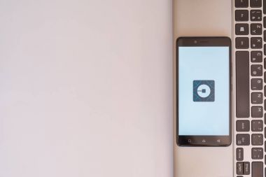 Uber logo smartphone cep telefonu ile