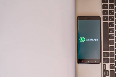 Whatsapp logo smartphone cep telefonu ile