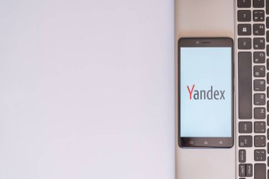 Yandex logo smartphone cep telefonu ile