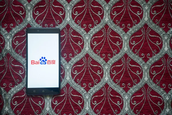 스마트폰 화면에 있는 바이두 로고 — 스톡 사진