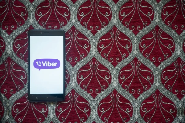 Logo Viber en la pantalla del smartphone — Foto de Stock