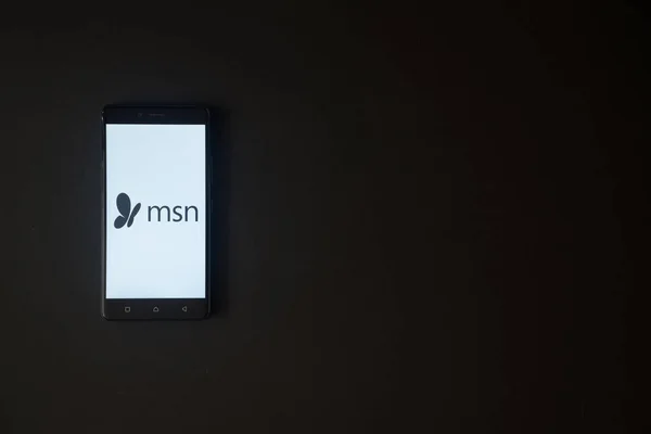 Logo de MSN en la pantalla del teléfono inteligente sobre fondo negro — Foto de Stock