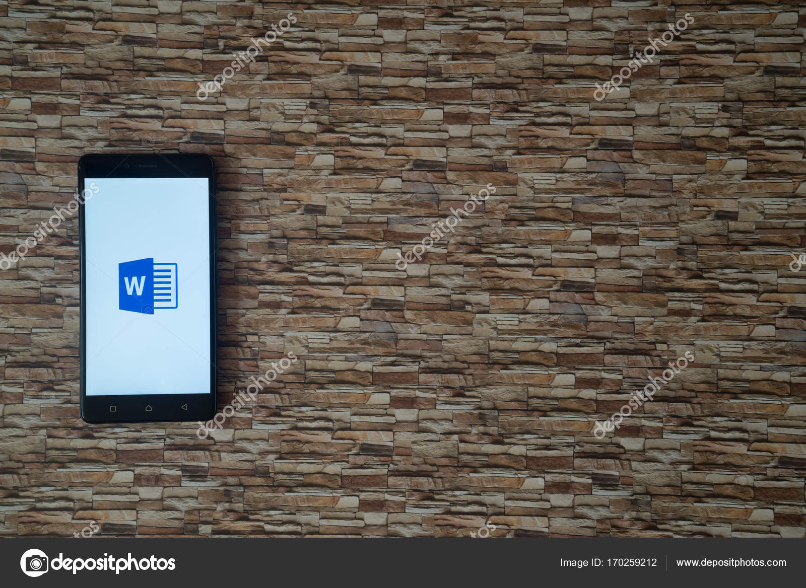 Logo De Microsoft Office Word Sur Lécran Du Smartphone Sur