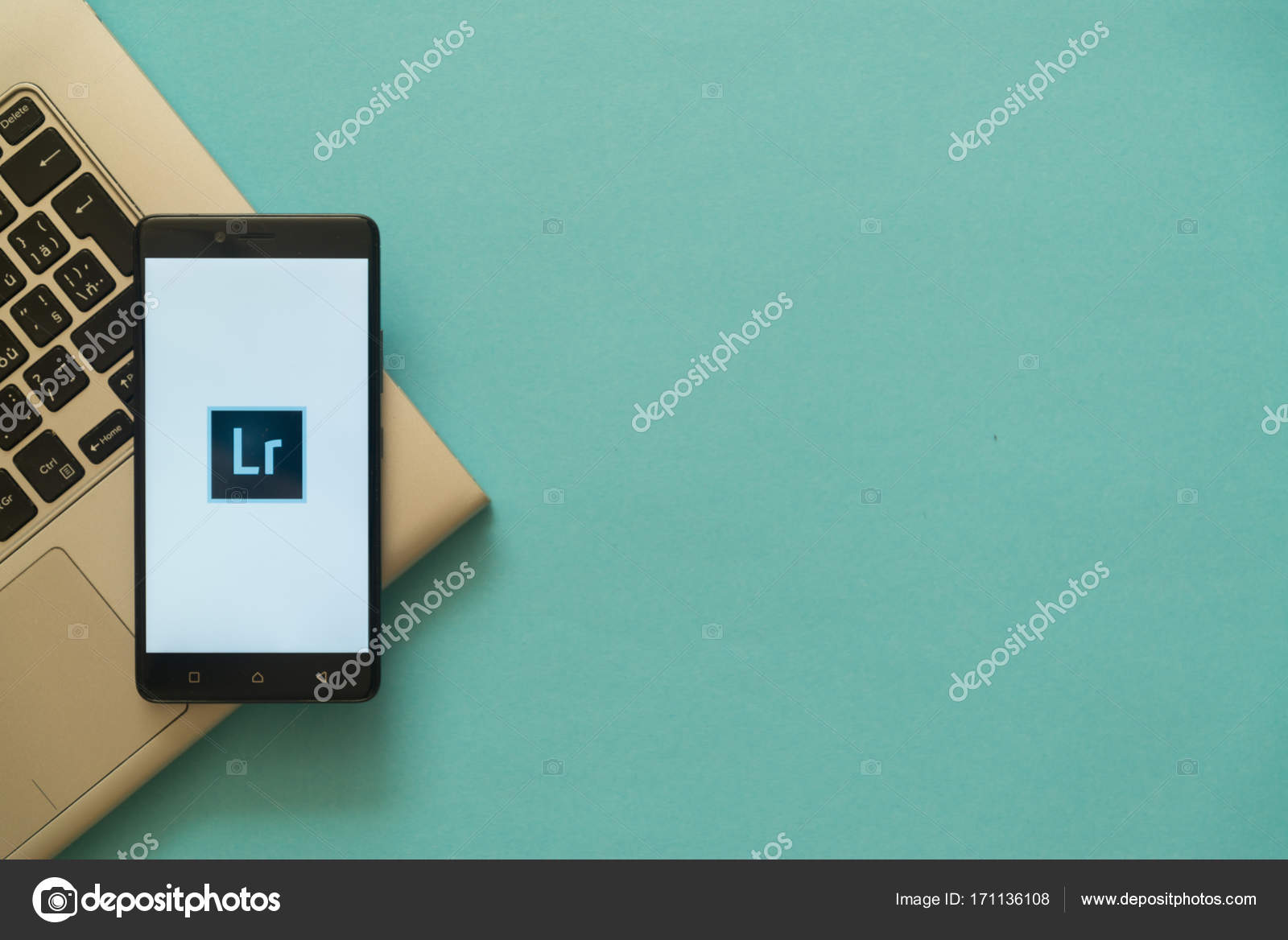 Adobe Photoshop Lightroom Logo Auf Smartphone Platziert Auf