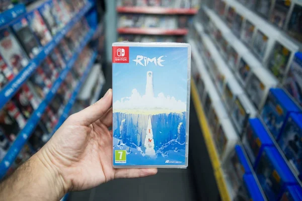 Bratislava Eslovaquia Diciembre 2017 Hombre Sosteniendo Videojuego Rime Consola Nintendo — Foto de Stock