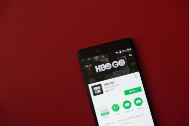 Los Angeles, 11 Aralık 2017: Smartphone Hbo gitmek uygulama Google ile oynamak mağaza kırmızı zemin üzerine