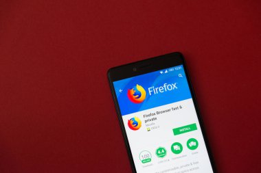 Los Angeles, 11 Aralık 2017: Mozilla firefox uygulaması Google ile Smartphone oynamak mağaza kırmızı zemin üzerine