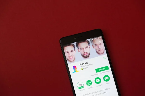Лос Анджелес Декабря 2017 Смартфон Приложением Faceapp Google Play Store — стоковое фото