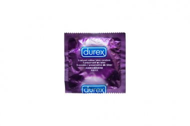 Nitra, 5 Ocak 2018: Durex Prezervatif üzerinde beyaz izole. Durex Prezervatif İngiltere merkezli Ssl International tarafından yapılan bir dizi ticari markalı adıdır.
