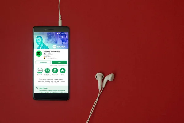 Los Angeles Ocak 2018 Smartphone Ile Google Oyun Uygulamada Takılı — Stok fotoğraf