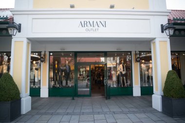 Parndorf, Avusturya, 15 Şubat 2018: Armani outlet mağazası Parndorf, Avusturya. Armani Giorgio Armani tarafından 1975 yılında kurulan bir İtalyan moda ev.