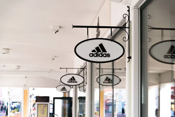 Parndorf Áustria Fevereiro 2018 Adidas Store Parndorf Áustria Adidas Uma — Fotografia de Stock