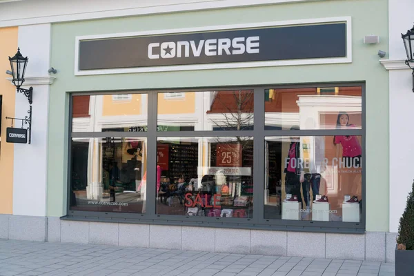 Parndorf Áustria Fevereiro 2018 Converse Store Parndorf Áustria Converse Uma — Fotografia de Stock