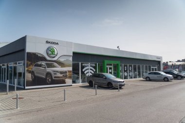 Nitra, Slovakya, 28 Mart 2018: Skoda auto mağaza Nitra, Slovakya. Skoda en büyük Alman otomobil üreticisi Volkswagen grubunun bir parçasıdır