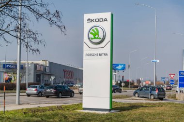 Nitra, Slovakya, 28 Mart 2018: Skoda auto mağaza Nitra, Slovakya. Skoda en büyük Alman otomobil üreticisi Volkswagen grubunun bir parçasıdır