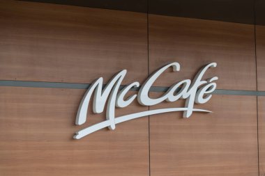 Nitra, Slovakya, 28 Mart 2018: Mccafe Mcdonalds fastfood Nitra, Slovakya. McDonalds 1940 yılında kurulan Amerikan fast food, şirketidir