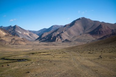 Tacikistan 'da Pamir karayolu yakınlarındaki dağlar