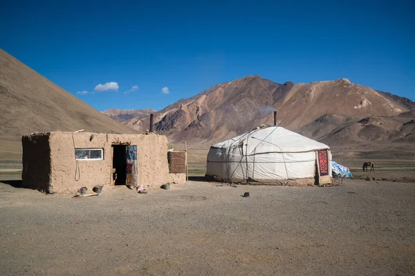 Vesnice Jurty Blízkosti Dálnice Pamir Tádžikistánu — Stock fotografie