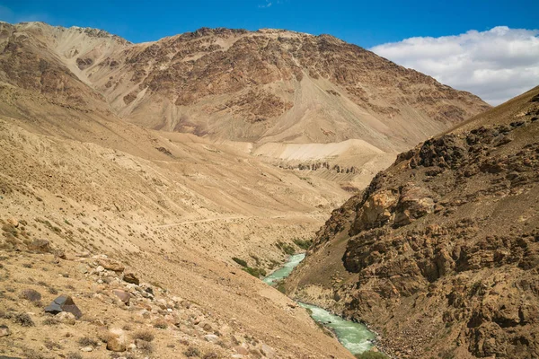 타지키스탄의 파미르 고속도로 의산들 — 스톡 사진