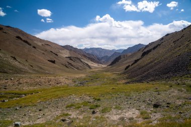 Sejiç Pamir otoyolunda Madiyan'a geçen Gumbezkul üzerinden Pshart vadisinden trekking