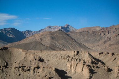 Tacikistan 'daki Pamir otoyoluna bak