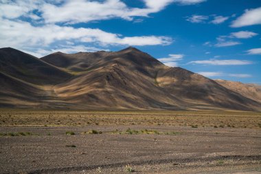 Tacikistan 'daki Pamir otoyoluna bak