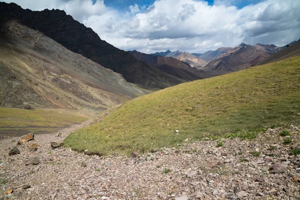 Trekking Vale Pshart Através Passo Gumbezkul Para Madiyan Rodovia Pamir — Fotografia de Stock