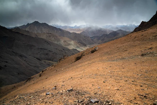Pshart Valley 타지키스탄 파미르 Tamir 고속도로의 마디얀 Madiyan Gumbezkul Pass — 스톡 사진