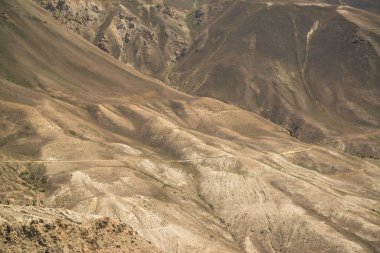 Tacikistan 'daki Pamir otoyoluna bak