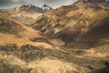 Tacikistan 'daki Pamir otoyoluna bak