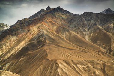 Tacikistan 'daki Pamir otoyoluna bak