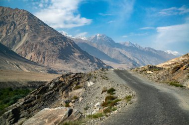 Tacikistan 'daki Wakhan vadisi, Pamir otoyolunun güzel bir bölümü.