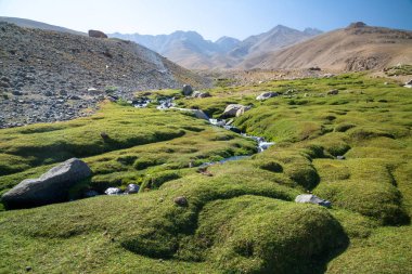 Ishkashim yeşil vadisinde trekking, Afganistan'da dağlar