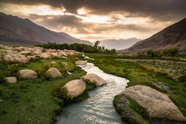 Afganistan 'daki Wakhan Koridorunda Günbatımı Manzarası