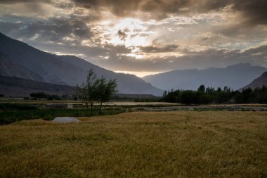Afganistan 'daki Wakhan Koridorunda Günbatımı Manzarası